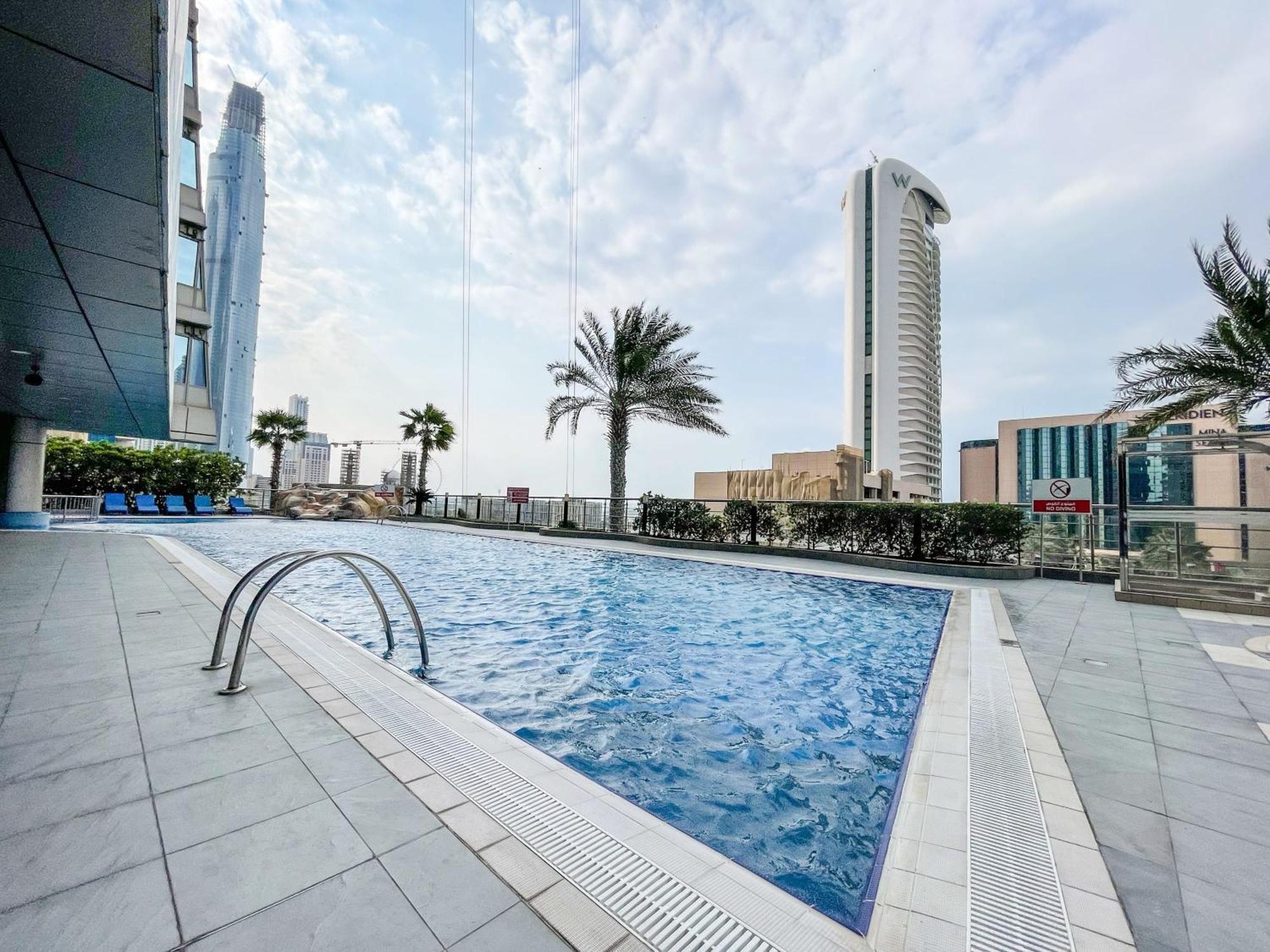 Frank Porter - Ocean Heights Apartment Dubai